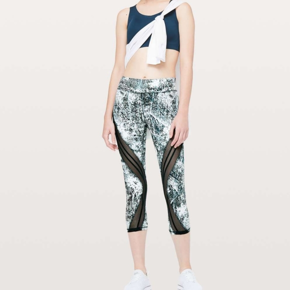 ⭐ Lululemon Never Still Crop - Picture 1 of 11